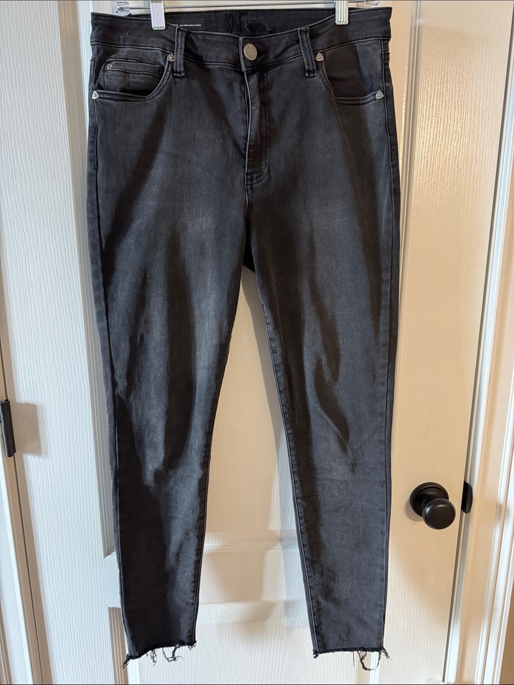 Kut from the Kloth Black Skinny Jeans with Raw Hem